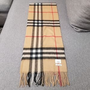 NWOT Burberry scarf